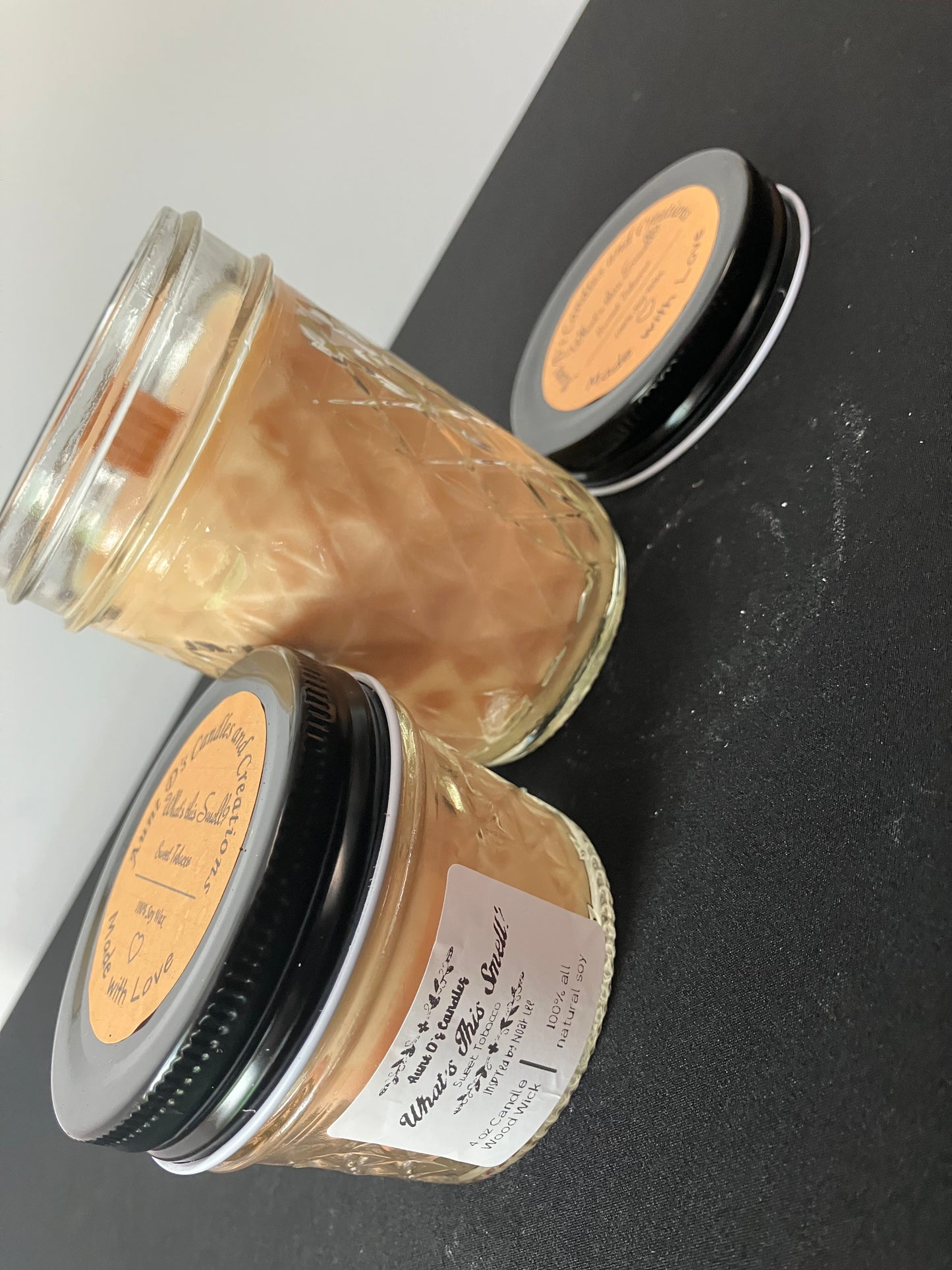 Sweet tobacco candle